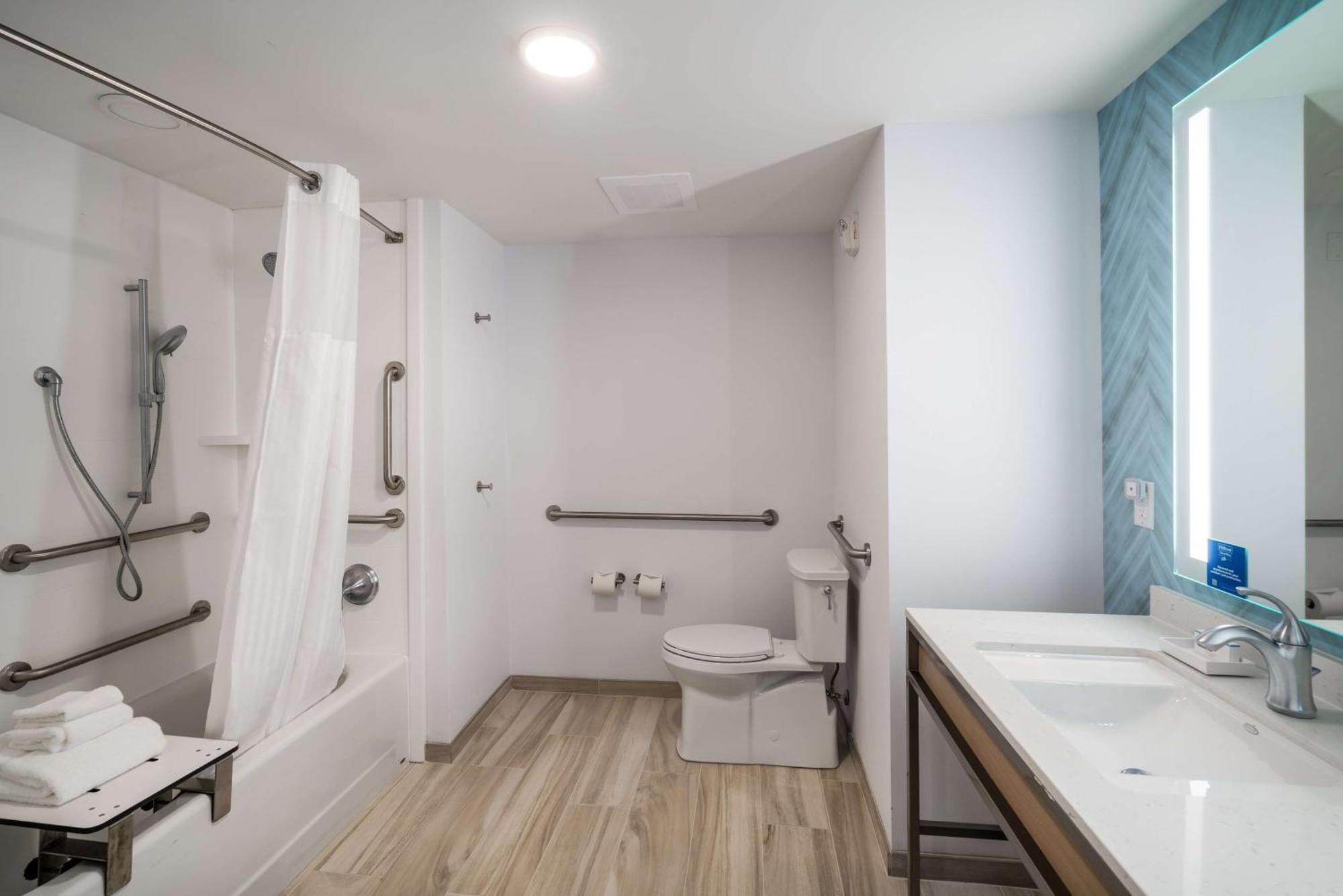 Hilton Garden Inn Brunswick Ngoại thất bức ảnh