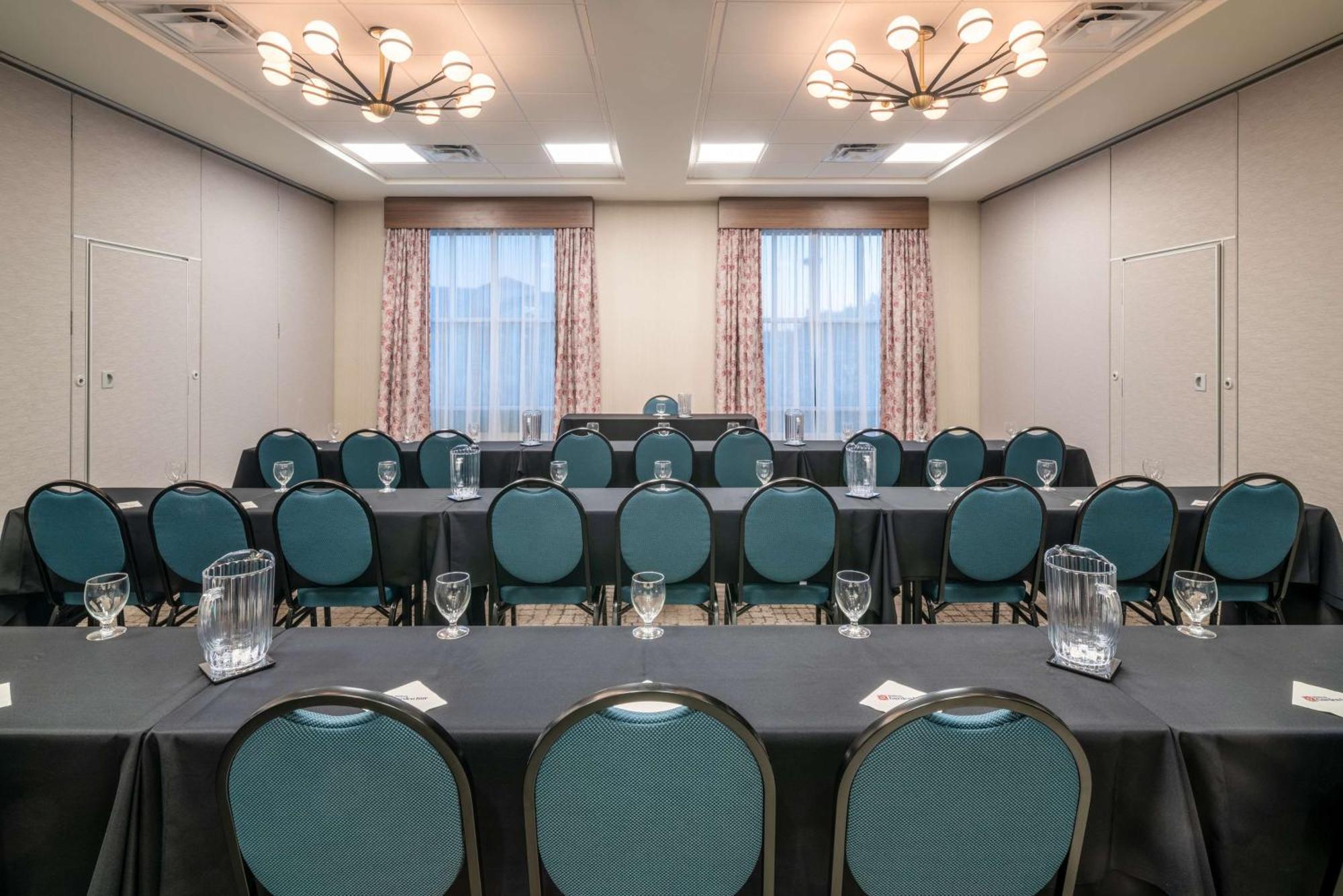 Hilton Garden Inn Brunswick Ngoại thất bức ảnh