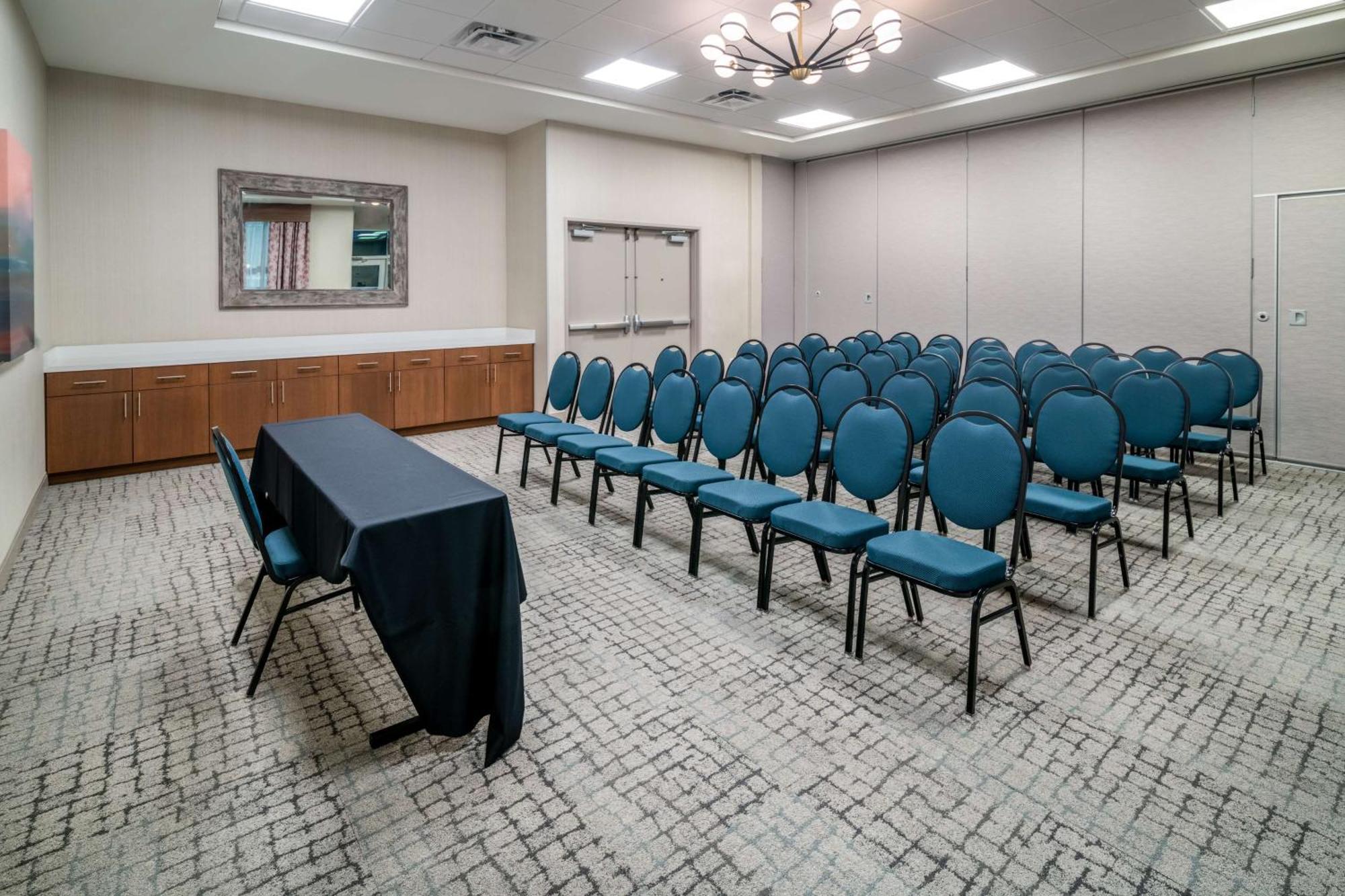 Hilton Garden Inn Brunswick Ngoại thất bức ảnh
