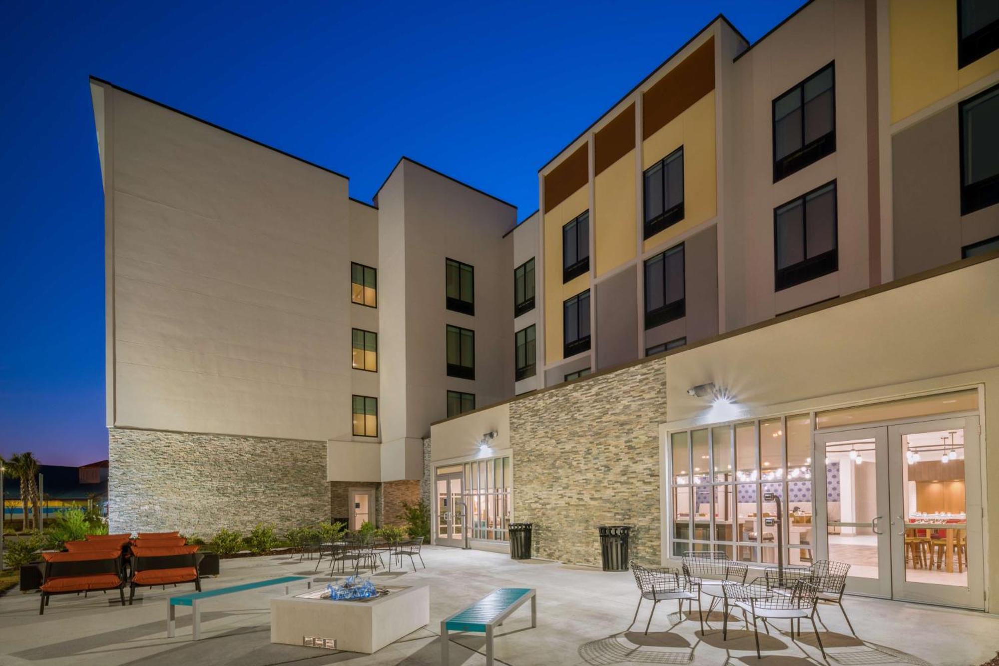 Hilton Garden Inn Brunswick Ngoại thất bức ảnh
