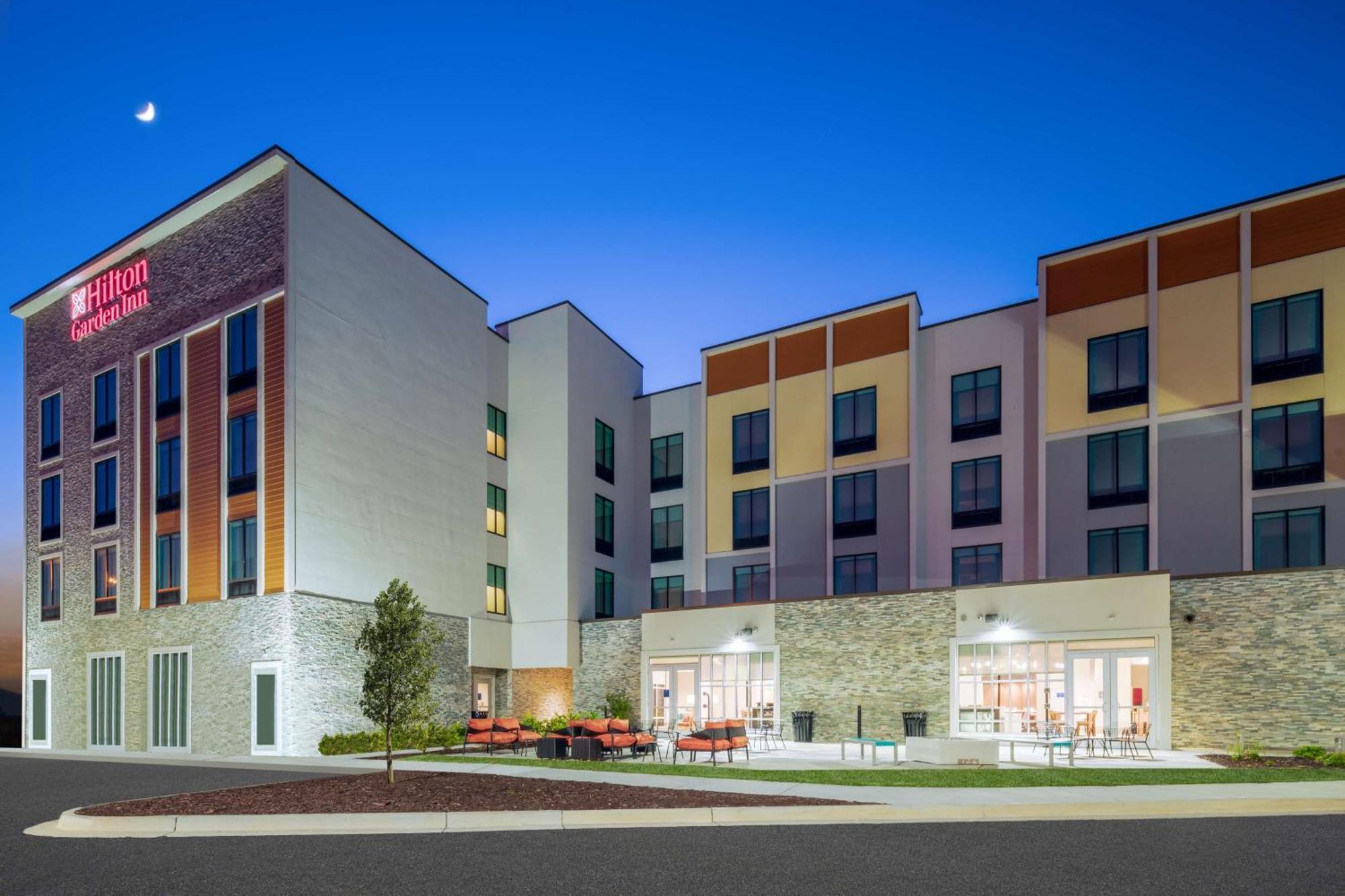 Hilton Garden Inn Brunswick Ngoại thất bức ảnh