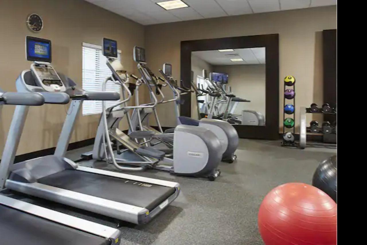 Hilton Garden Inn Brunswick Ngoại thất bức ảnh